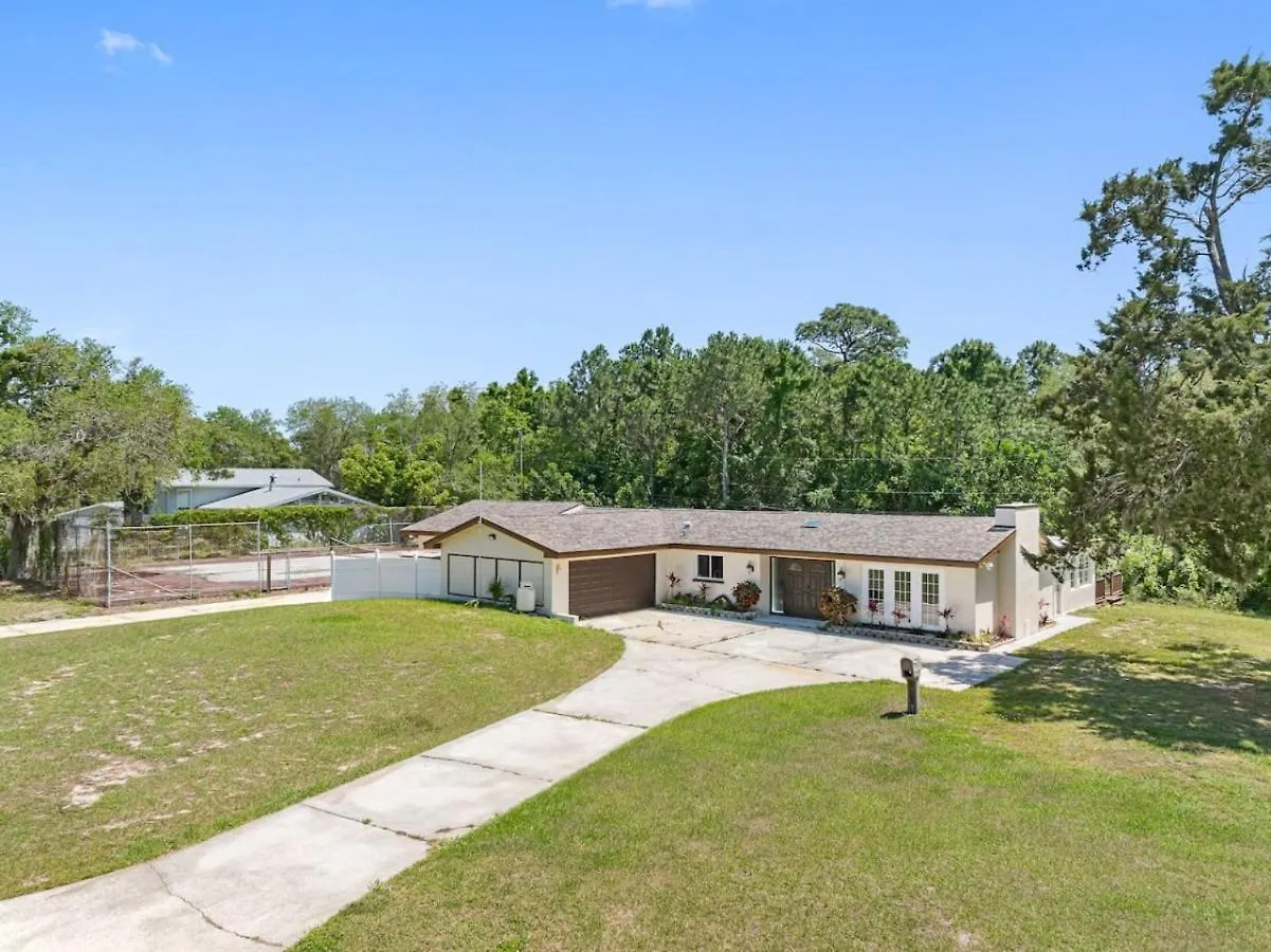 Escape To Pool Luxury Villa W 4-Bedroom Clearwater
