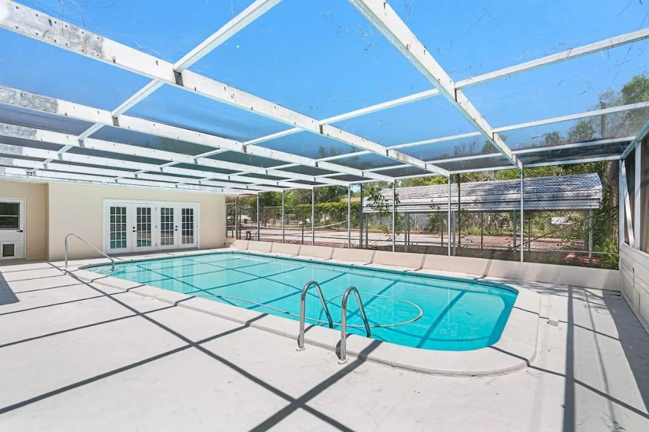 Escape To Pool Luxury Villa W 4-Bedroom Clearwater 0*,  United States